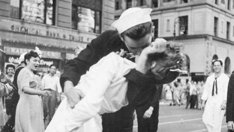 'Kissing Sailor' in the Iconic Times Square Photo Symbolising the End of World War II Dies at 95 'Kissing Sailor' in the Iconic Times Square Photo Symbolising the End of World War II Dies at 95