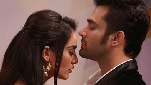 Naagin 3 SPOILER ALERT: Bela and Mahir to Lock Lips in Passionate Kiss Naagin 3 SPOILER ALERT: Bela and Mahir to Lock Lips in Passionate Kiss