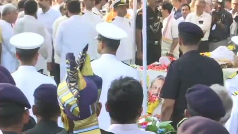 Manohar Parrikar Cremated With State Honours as Thousands Pay Final Respects to Late Goa CM With Tears and Prayers Manohar Parrikar Cremated With State Honours as Thousands Pay Final Respects to Late Goa CM With Tears and Prayers