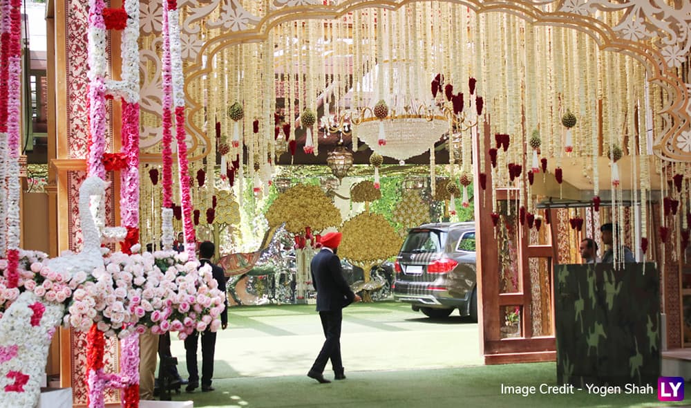 Akash Ambani-Shloka Mehta Wedding Decoration Pics: Antilia Decked Up ...