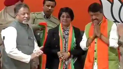 BJP Candidate Bharati Ghosh Threatens to Drag TMC Workers From their Homes and Beat Them Like Dog (Watch Video)
