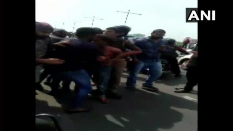 Lucknow: Girl Jumps from Auto to Resist Molestation Attempt by Driver Lucknow: Girl Jumps from Auto to Resist Molestation Attempt by Driver