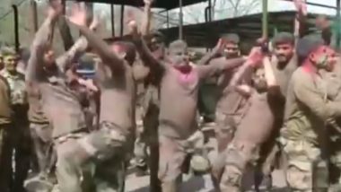 Holi 2019: Indian Army Soldiers Celebrate ‘Festival of Colors’ in Poonch, Watch Video