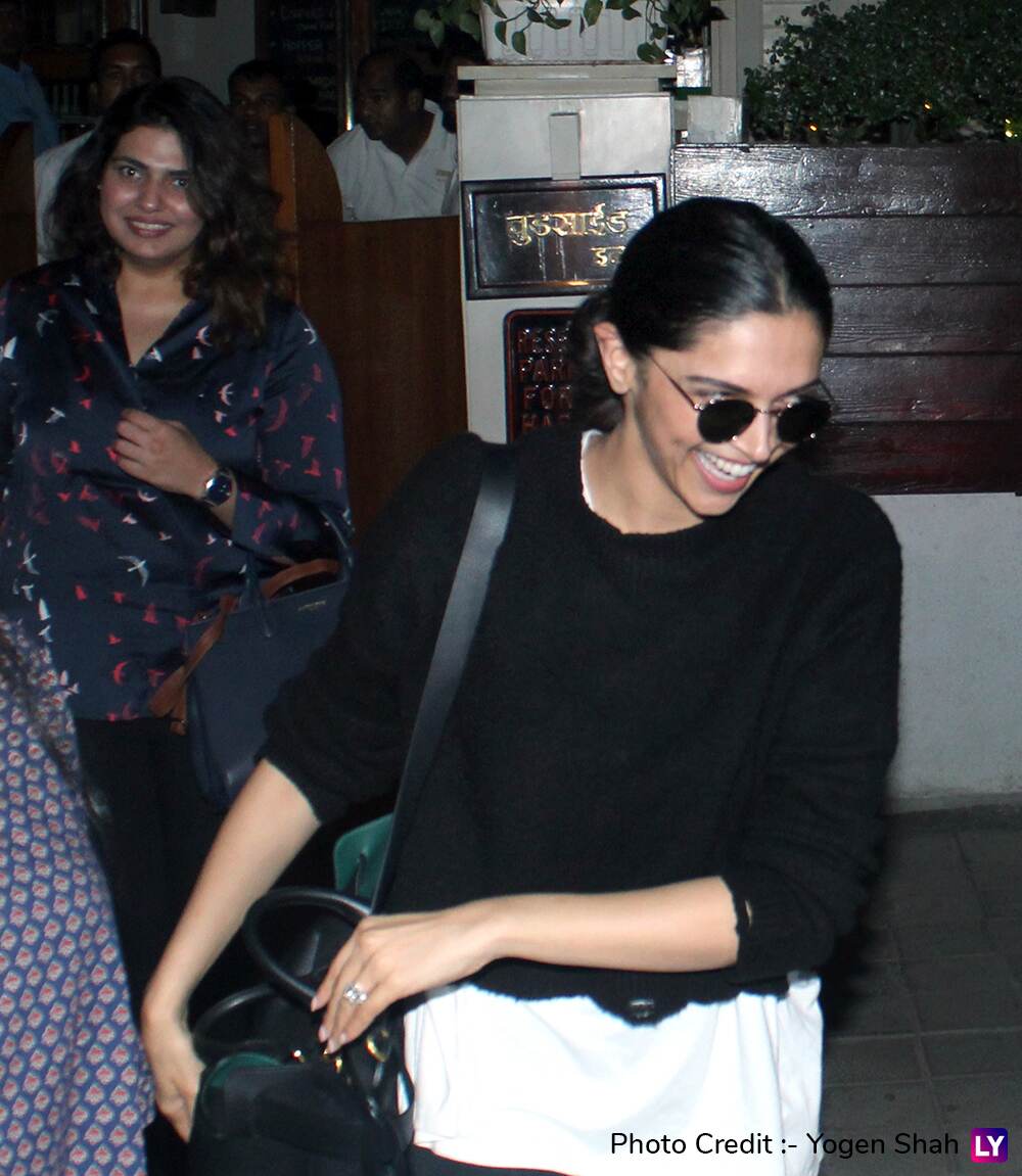 Deepika Padukone and Meghna Gulzar Hang Out Together Before They Start ...