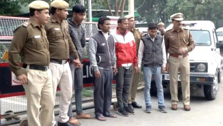 Delhi Shocker: 25-Year-Old Girl Gangraped, Murdered; Body Found in Sack Near Sarita Vihar-Noida Road Delhi Shocker: 25-Year-Old Girl Gangraped, Murdered; Body Found in Sack Near Sarita Vihar-Noida Road