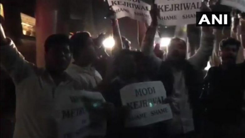 NSUI Members Stop Metro Train at Vishvavidalaya Station, Demand Concession in Fare for Delhi University Students