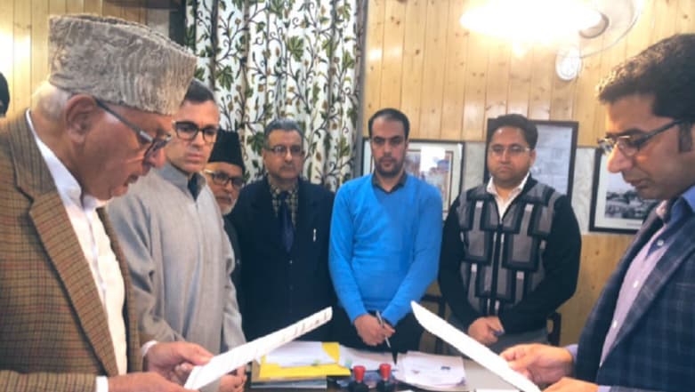 Lok Sabha ELections 2019: National Conference President Farooq Abdullah Files Nomination Papers for Srinagar Seat Lok Sabha ELections 2019: National Conference President Farooq Abdullah Files Nomination Papers for Srinagar Seat