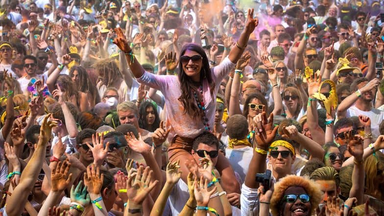 Holi 2019: How to Throw a Perfect Holi Party; 7 Quick Tips to Keep in Mind Holi 2019: How to Throw a Perfect Holi Party; 7 Quick Tips to Keep in Mind
