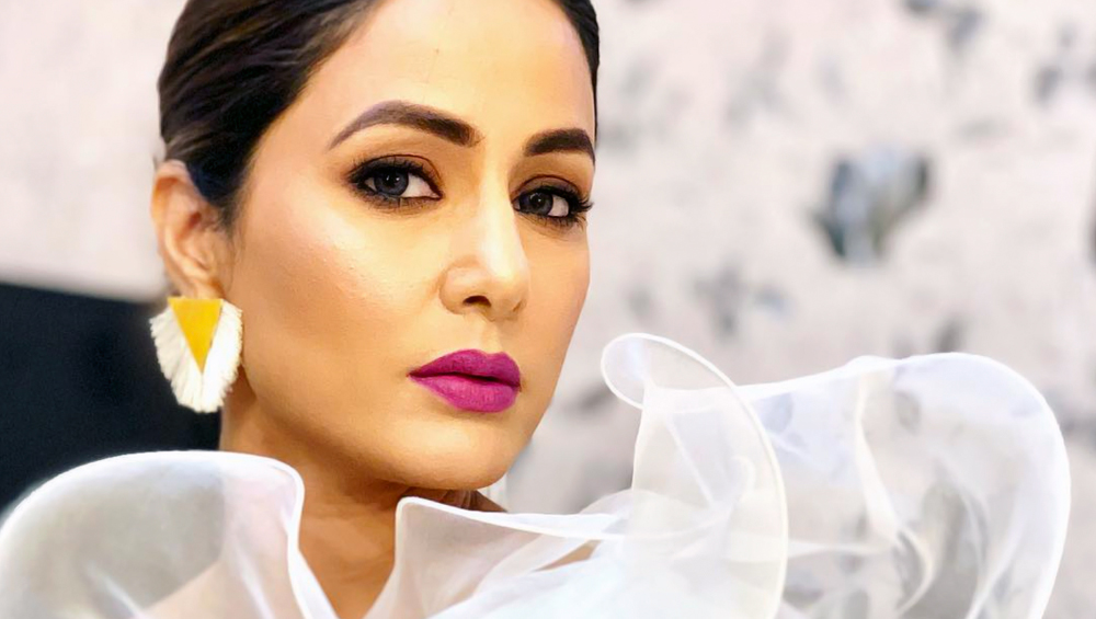 Pretty as a Pearl! Hina Khan Looks like a Vision in White for Kasautii ...