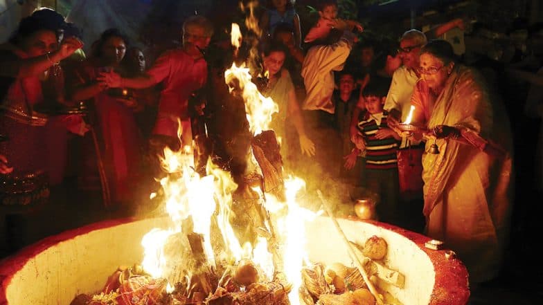 Holika Dahan 2019 Date and Time: Know Shubh Muhurat and Puja Vidhi of Chhoti Holi Holika Dahan 2019 Date and Time: Know Shubh Muhurat and Puja Vidhi of Chhoti Holi