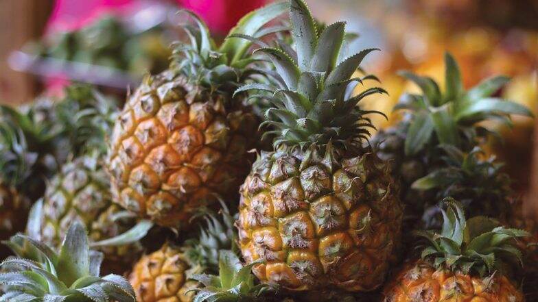 How to Eat Pineapple? Viral Video Schools Internet the тАШCorrectтАЩ Way to Eat This Tropical Fruit How to Eat Pineapple? Viral Video Schools Internet the тАШCorrectтАЩ Way to Eat This Tropical Fruit