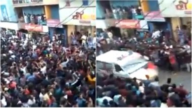 Large Crowd Dancing at a Festival in Kerala's Palakkad Promptly Makes Way for Ambulance to Pass; Netizens Impressed (Watch Video)