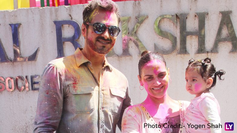 Esha Deol Holi Party 2019: Rannvijay Singha, Ayan Mukerji Smeared in 'Gulaal' Join the Celebrations, View Pics!