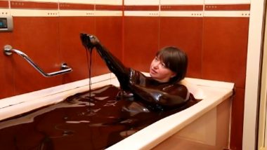 Crude Oil Bath Can ‘Cure’ Diseases Claims Azerbaijan Doc; But Here’s Why Exposure to the 'Black Gold' is Dangerous for Health!