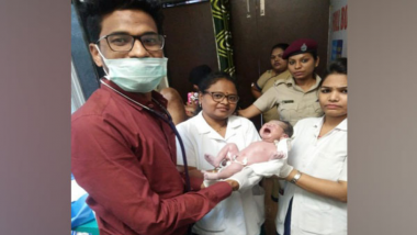 Thane: Woman Delivers Baby at One-Rupee Clinic at Railway Station After Getting Labour Pain on Board Local Train