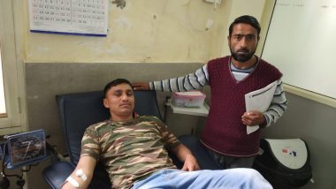 CRPF Constable Shailesh Gohil Donates Blood to Pregnant Woman and Baby in Kashmir, Becomes A Hero on Twitter