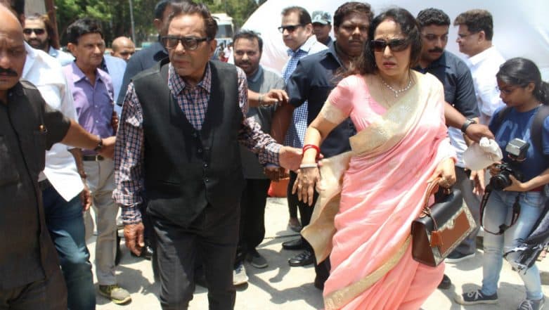 Lok Sabha Elections 2019: Dharmendra Campaigns For Hema Malini in Mathura Lok Sabha Elections 2019: Dharmendra Campaigns For Hema Malini in Mathura