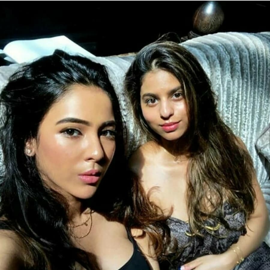 Suhana Khan Xxx Indian Girl Video - Suhana Khan's Dewy Look With Highlighter and Tinted Lip Colour Is Giving Us  Major Makeup Goals in this Viral Pic | ðŸ›ï¸ LatestLY