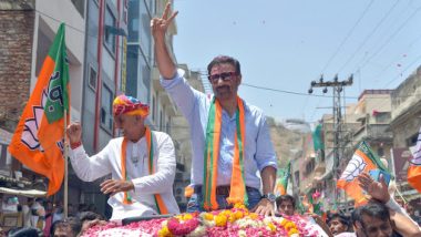 Sunny Deol's Presence in Barmer Makes People Chant 'Tariq Pe Tariq' During Election Roadshow; Watch Video