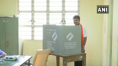 Karnataka Lok Sabha Elections 2019: BS Yeddyurappa’s Son Raghavendra Casts His Vote in Shimoga During Phase 3 of Polling