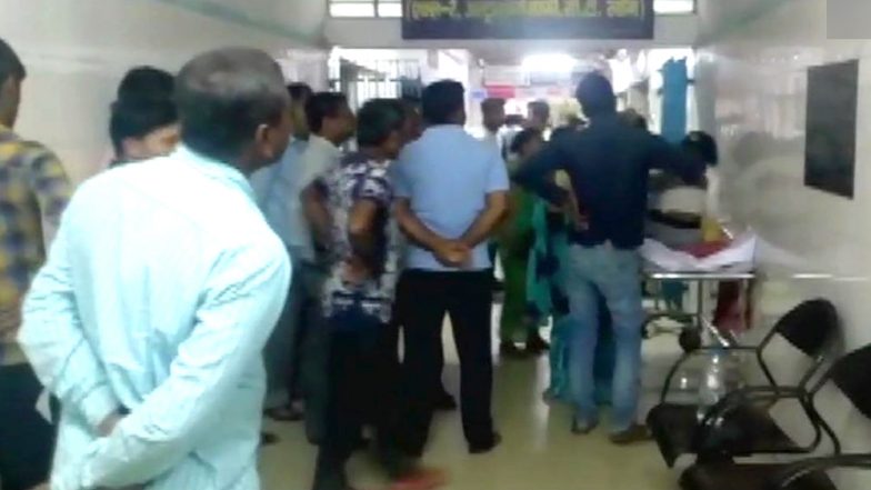 Bihar Shocker: Molesters Try to Assault Minor Keeping Mother at Gunpoint, Throw Acid When Girl Resists