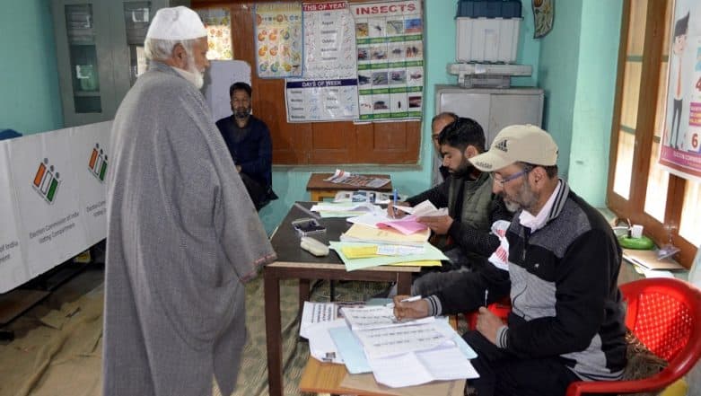 Jammu and Kashmir Lok Sabha Elections 2019: Voting Ends Peacefully in Jammu, Baramulla Seats; 54.5% Voter Turnout Recorded Jammu and Kashmir Lok Sabha Elections 2019: Voting Ends Peacefully in Jammu, Baramulla Seats; 54.5% Voter Turnout Recorded