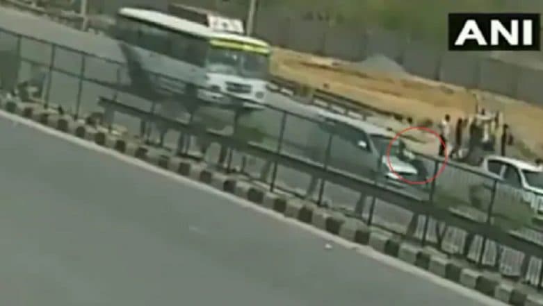 Gurgaon Driver Drags Manesar Toll Staff For 6km on Bonnet, Says 'Even Cops Don't Stop My Car'; Watch Video Gurgaon Driver Drags Manesar Toll Staff For 6km on Bonnet, Says 'Even Cops Don't Stop My Car'; Watch Video