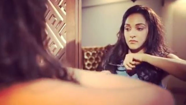 Kiara Advani Sports New Haircut! Kabir Singh Actress Chops Her Hair Off While Rapping 'Dil Kehta Hai Just Cut It' (Watch Video)