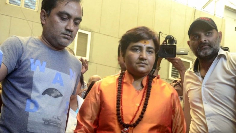 Lok Sabha Elections 2019: Pragya Singh Thakur Gets EC Notice for Campaigning During 3-Day Period When She Was Barred by Poll Panel