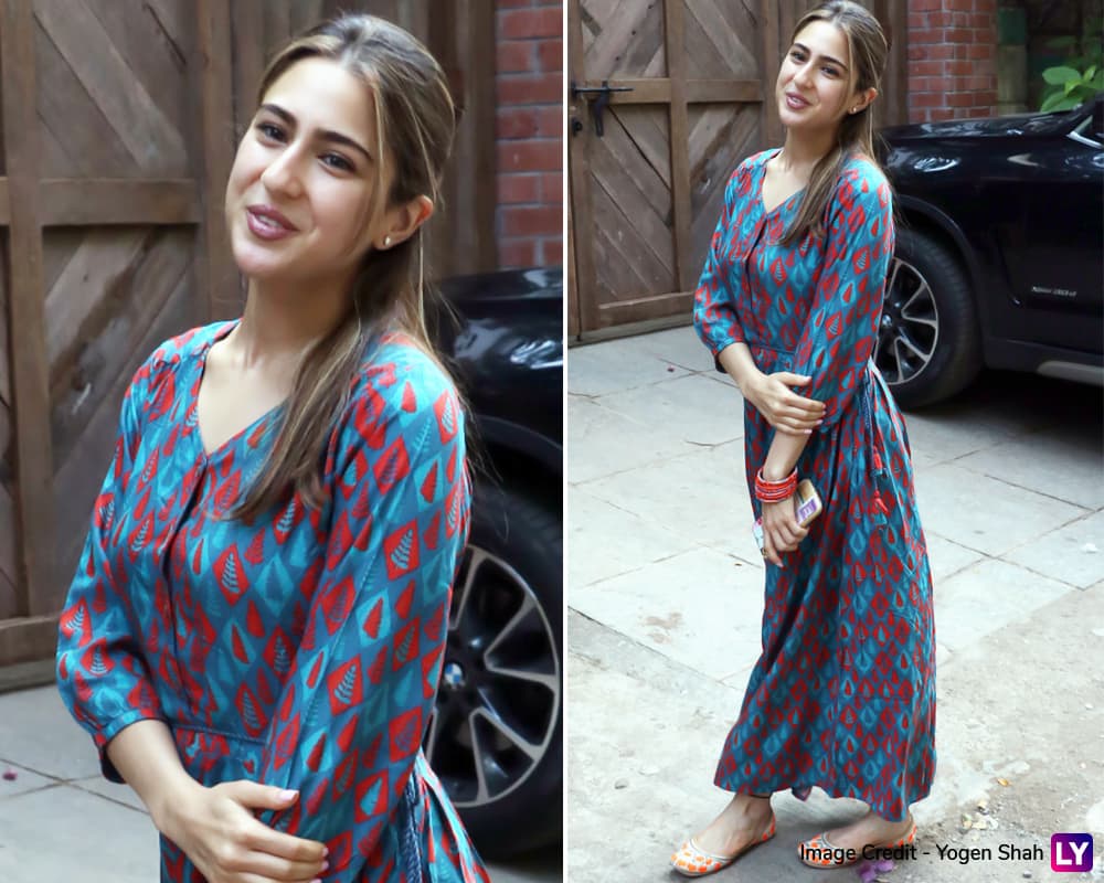 Sara Ali Khan Bath Video Porn - Sara Ali Khan is All Smiles for the Paparazzi as She Steps Out ...