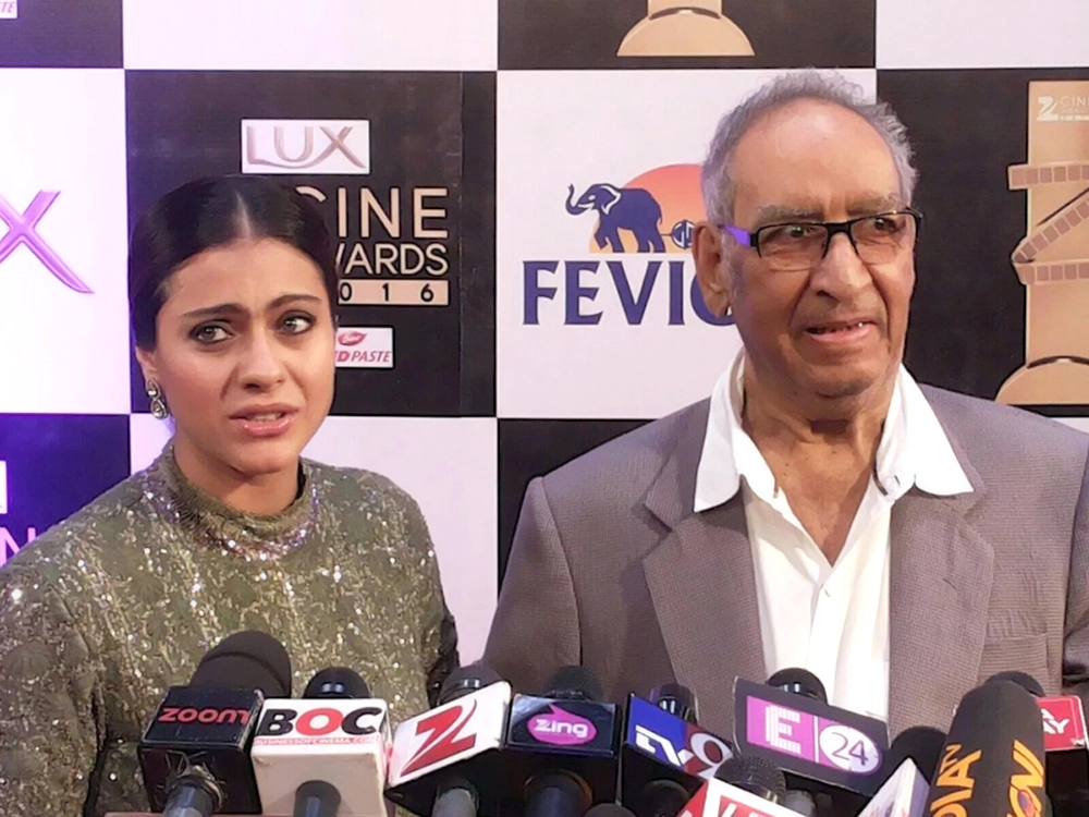 Veeru Devgn with daughter-in-law Kajol.