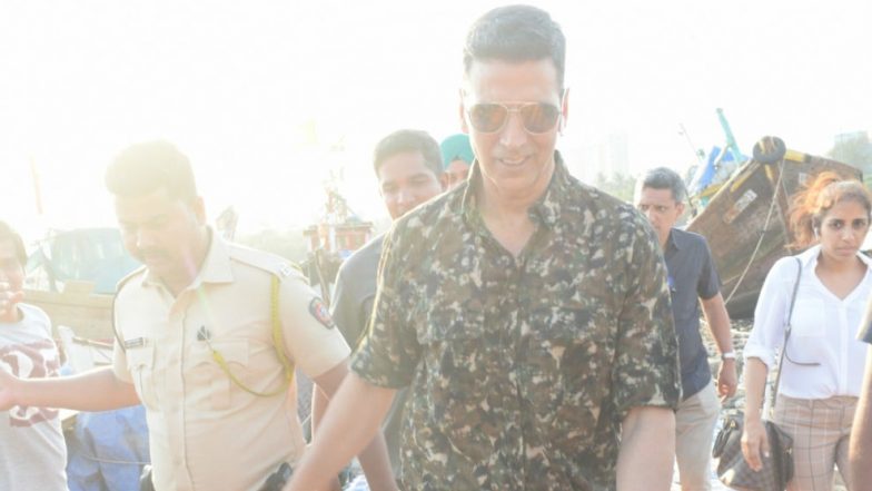 Akshay Kumar Walks Away When Asked About Not Voting in Lok Sabha Elections 2019 (Watch Video)