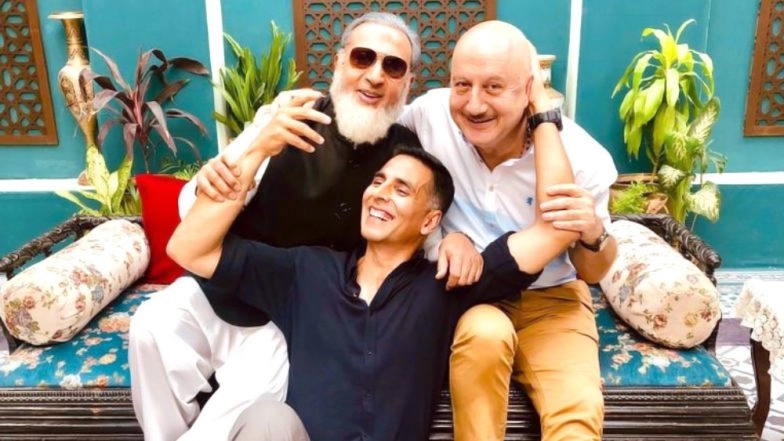 Akshay Kumar's Happy Shiny People Anupam Kher and Gulshan Grover walk us down to the 90s nostalgia - view pic