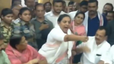 Congress MLA Yashomati Thakur Abuses and Warns Public Official in Meeting on Water Crisis in Amravati; Watch Video