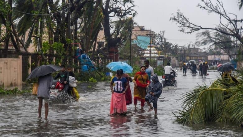 Cyclone Fani Aftermath: No Electricity Supply Yet, Survivors in Odisha Block Roads to Protest Cyclone Fani Aftermath: No Electricity Supply Yet, Survivors in Odisha Block Roads to Protest