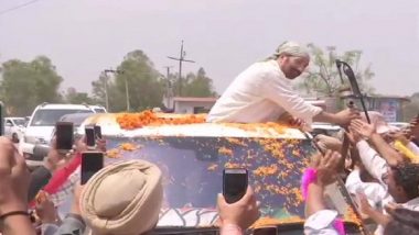 Sunny Deol Does a 'Gadar' While Campaigning, Holds Hand Pump During Roadshow in Gurdaspur Lok Sabha Constituency