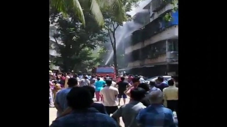 Mumbai: Fire Breaks Out at Dadar Police Station Compound, 15-Year-Old Girl Dies