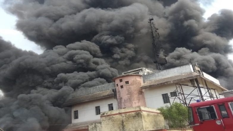 Uttar Pradesh: Fire Breaks Out in BSNL Tower Near Jaunpur’s Sarai Khwaja, No Casualties Reported
