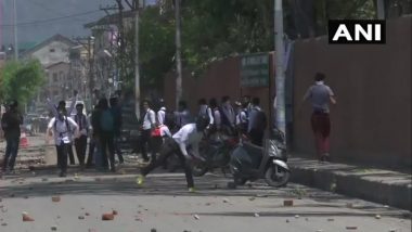 Jammu & Kashmir: Students and Security Forces Clash at Amar Singh College in Srinagar Over Bandipora Rape Case