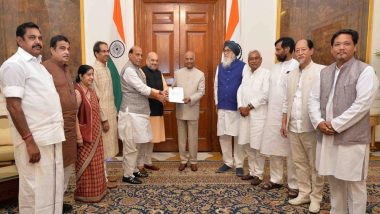 PM Narendra Modi Meets President Ram Nath Kovind To Stake Claim to Form Next Government After Thumping Win in Lok Sabha Elections 2019