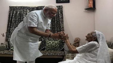 PM Narendra Modi Takes Blessing From His Mother Heeraben After BJP's Thumping Victory in Lok Sabha Elections 2019