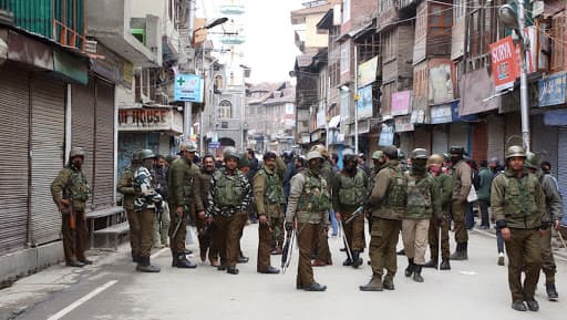 Jammu and Kashmir Police Arrests Jaish-e-Mohammed (JeM) Terrorist Hilal Naikoo in Anantnag, Recovers Huge Cache of Arms and Ammunition Jammu and Kashmir Police Arrests Jaish-e-Mohammed (JeM) Terrorist Hilal Naikoo in Anantnag, Recovers Huge Cache of Arms and Ammunition
