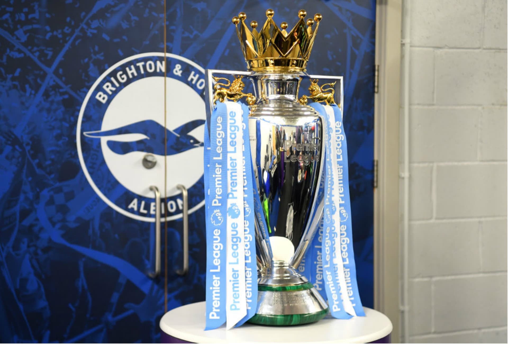 Manchester City Lift the 2018–19 English Premier League Title: Pep ...