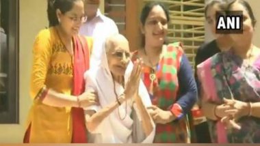 Lok Sabha Elections Results 2019: PM Narendra Modi's Mother Heeraben Greets Media Outside Residence