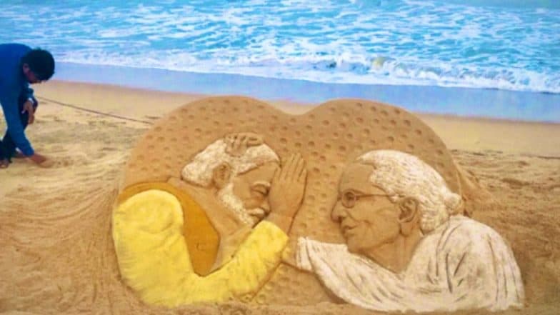 Sudarsan Pattnaik Creates Sand Art of PM Narendra Modi With Mother Heeraben Modi Ahead of His Visit to Gujarat Sudarsan Pattnaik Creates Sand Art of PM Narendra Modi With Mother Heeraben Modi Ahead of His Visit to Gujarat