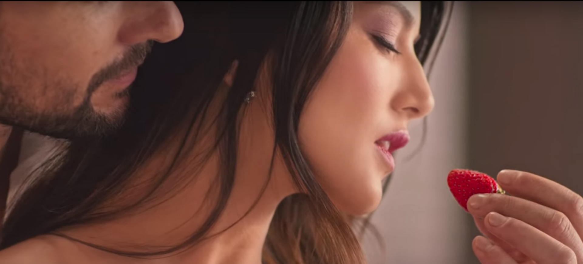 Sunny Leonexxxxxx - Sunny Leone Is XXXTremely Bold in New Manforce Condom Ad! Sexy ...
