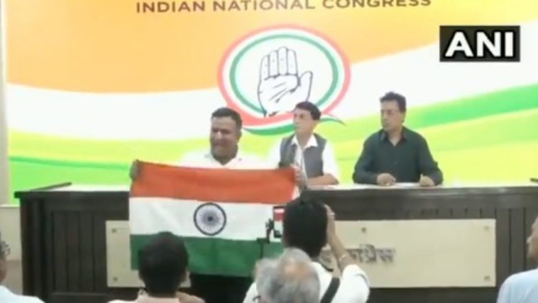 Yogi Adityanath Supporter Goes Berserk After Congress Refers to UP CM as Ajay Singh Bisht at Press Meet; Watch Video