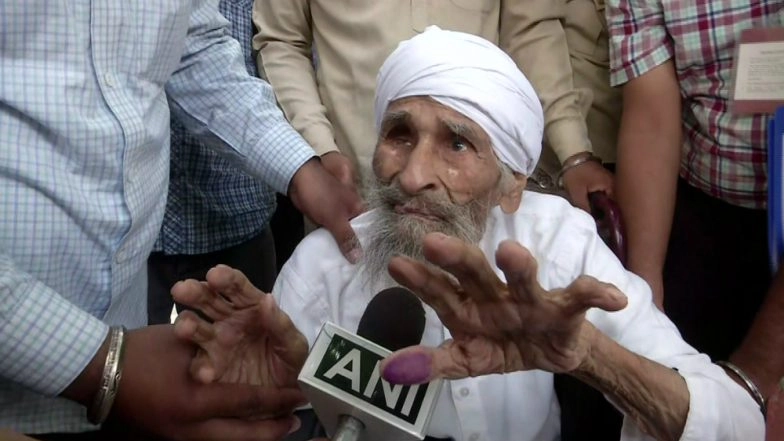Lok Sabha Election 2019: Delhi’s Oldest Voter, 111-Year-Old Bachan Singh Casts His Vote (View Pic)