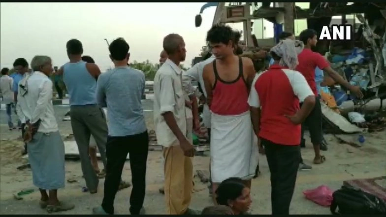 Bus Rams Into Truck on Agra-Lucknow Highway