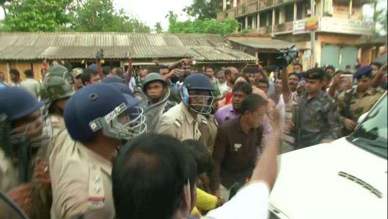 A severe clash broke out between Trinamool and BJP workers in Sandeshkhali's Hatgachi area.